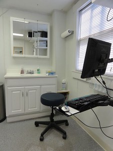 450px-Doctor's_Office_in_New_Orleans[1]