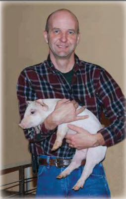 CarlHeide is a fourth generation farmer from DeKalb who raises pigs, corn, soybeans, and peas. Carl, his wife LeAnn, and daughters Samantha and Julia live on the family farm.